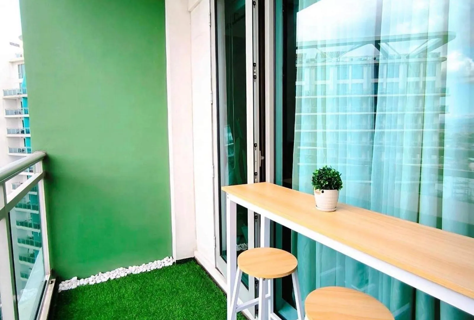 Azure Urban Resort Residences - Staycationary Miami 1710 Manila